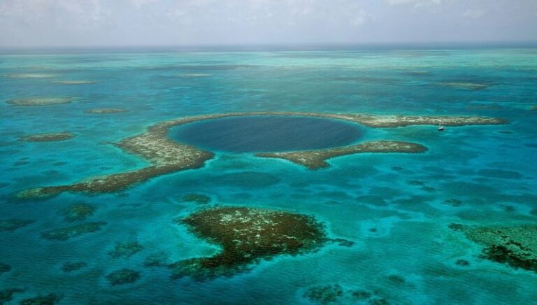 Descubren el segundo agujero azul más profundo del mundo en Quintana Roo